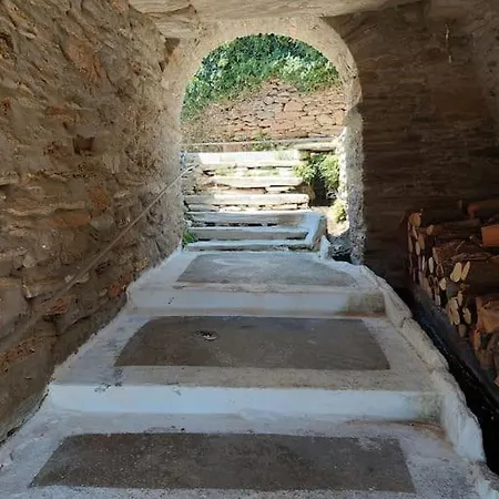 펜션 καμαρα - παραδοσιακό σπίτι σε αγρόκτημα με θέα Ándros